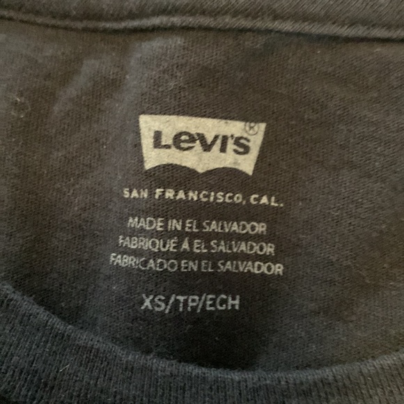 Levi’s short sleeve tee EUC like new - Picture 3 of 3